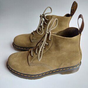 NEW Dr. Martens boots womens size 9 green .101 Tumbled Nubuck